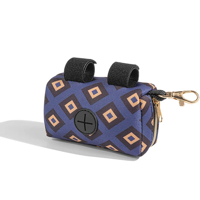 Pochette à sac de promenade pour chien, distributeur de sac avec système de fixation pratique à la laisse.