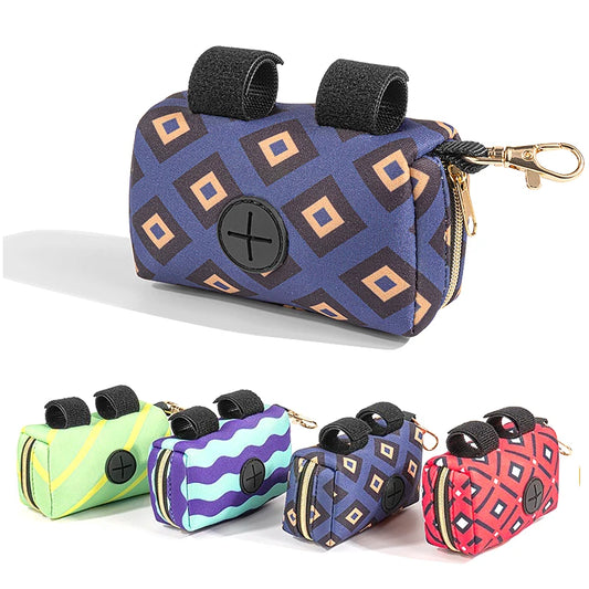 Pochette à sac de promenade pour chien, distributeur de sac avec système de fixation pratique à la laisse.