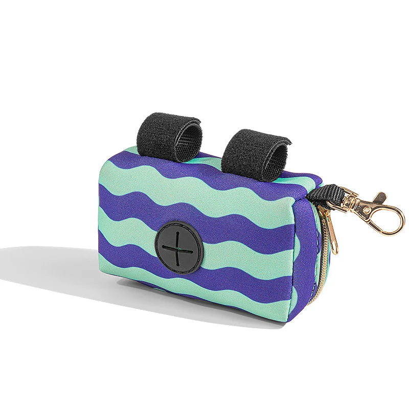 Pochette à sac de promenade pour chien, distributeur de sac avec système de fixation pratique à la laisse.